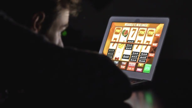 kaiko platform interface showing slot games, live tables, and sports betting categories