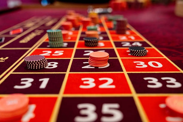 Caribbean Stud Poker table layout showing ante and raise betting positions
